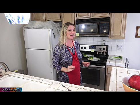 ❤️ Stepmom u munghje in cucina prima di a so data ️ Super sex à co.fuxporn-com.ru